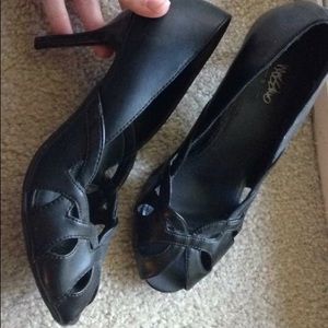 Mossimo peep-toe pumps